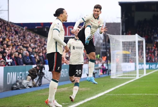 篮球勇士替补中锋贡献关键篮板