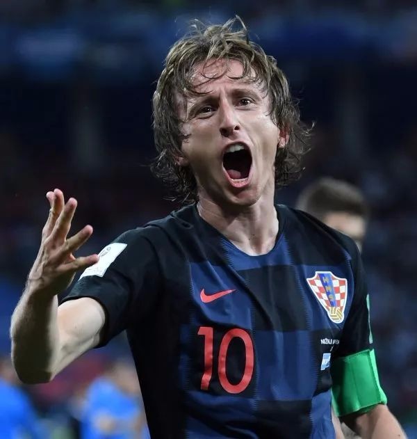 足球西甲榜首易主，冠军形势再变