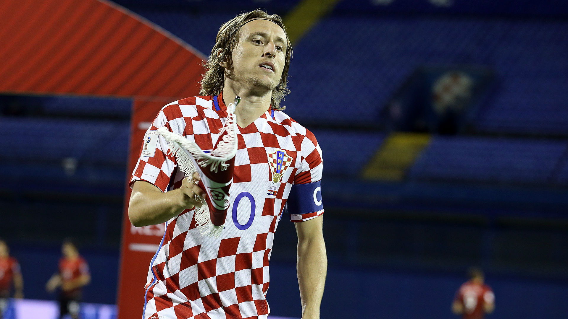 阿尔卡拉斯救球得分引热议，蒂亚福表情包成焦点